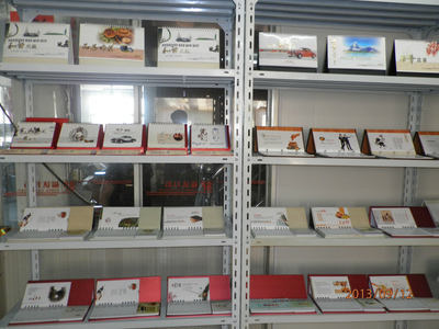 【2014年精美,經(jīng)典通花大四開文化日歷。廠家直銷】價(jià)格,廠家,圖片,掛歷,蒼南縣金鄉(xiāng)鎮(zhèn)孝航工藝品廠-